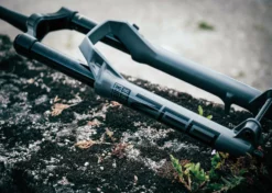 ROCKSHOX Fourche Zeb Ultimate 29'' Charger 3 RC2 DebonAir+ Déport 44mm 180mm 2023 -SRAM Soldes rockshox fourche zeb ultimate 29 charger 3 rc2 debonair deport 44mm 180mm 2023 4